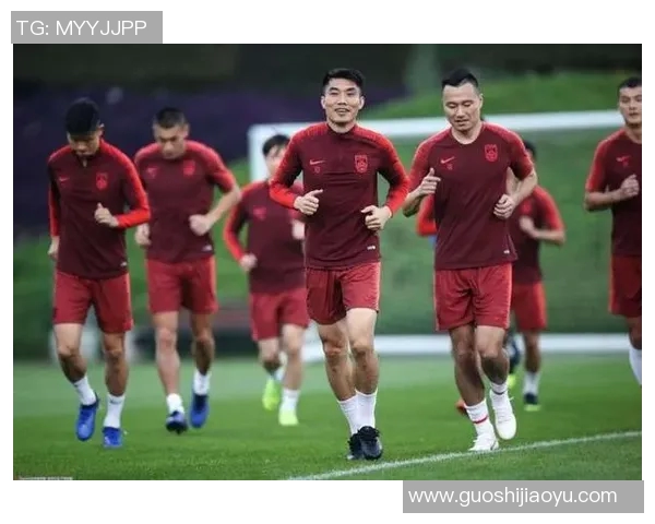 成都足球明星啦啦队全新阵容揭晓引发球迷热议与期待