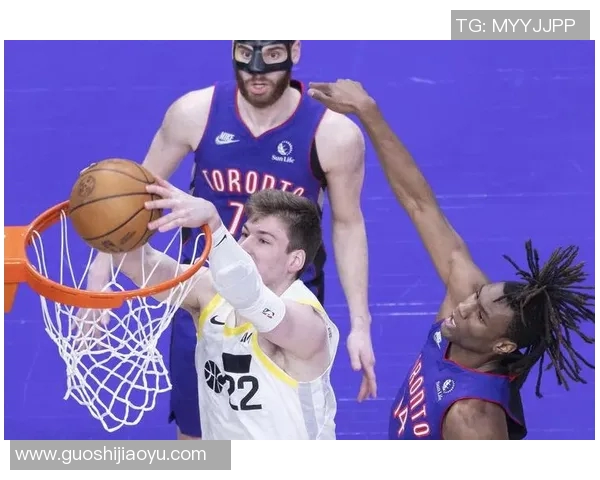 火箭队与猛龙队常规赛激战正酣球迷期待精彩对决与精彩表现